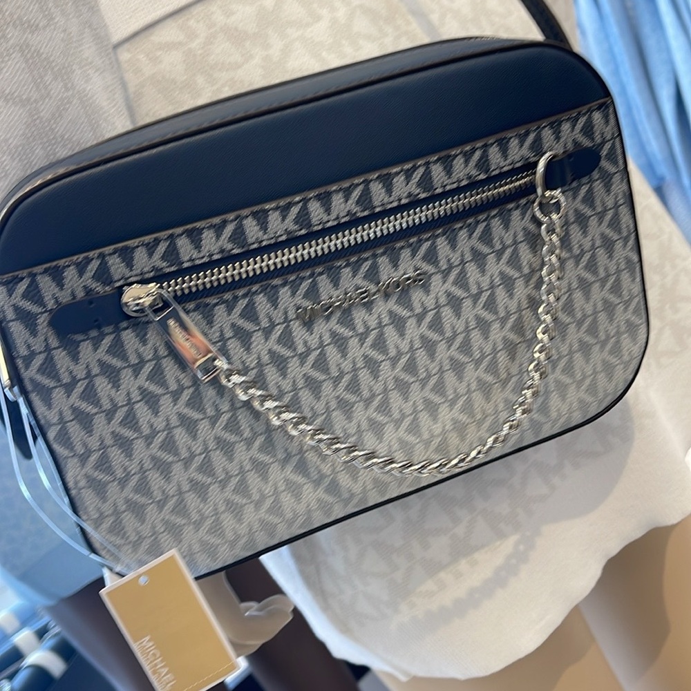 Michael Kors Jet Set Lg Ombré Signature Logo East West Crossbody Body
Navy 
NWT - Picture 11 of 16